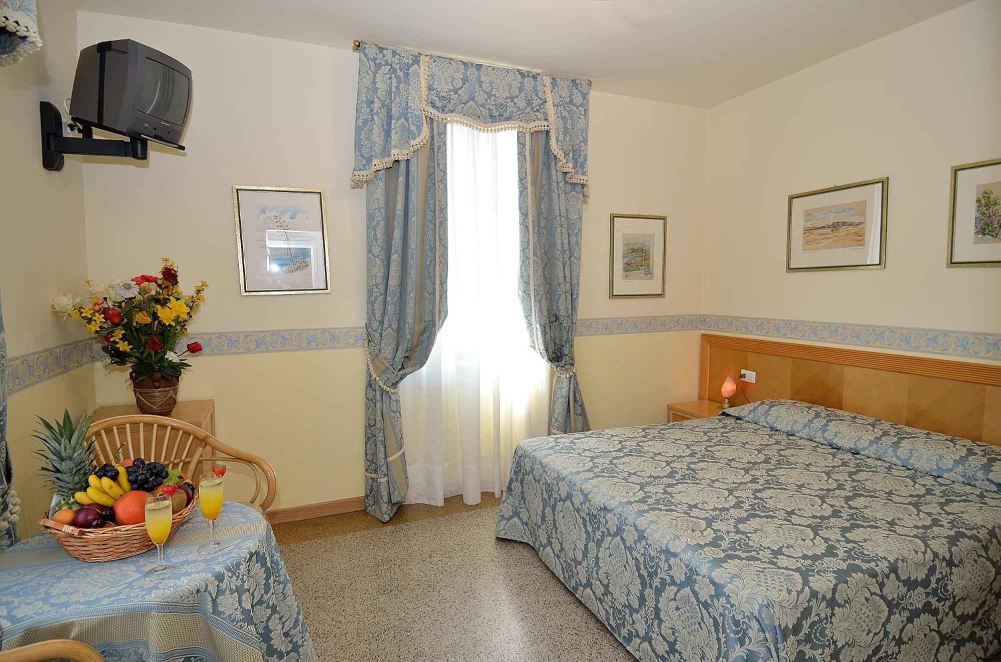 Triple Room,685731354:JPEG